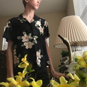 Large women’s cropped Hawaiian floral button up.